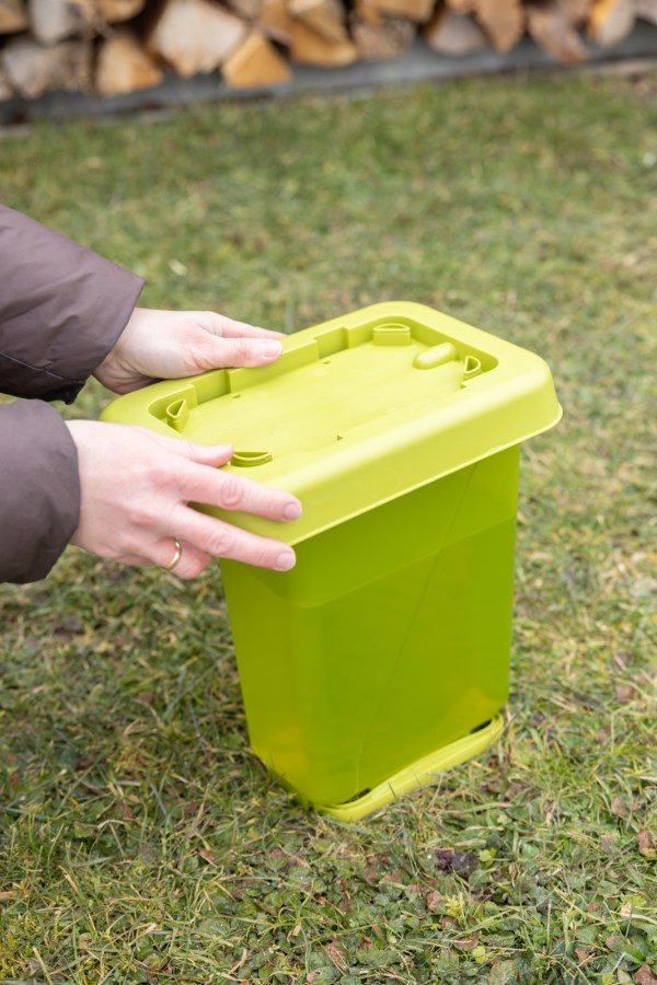 Kerbl Kunststofftränke mit Standfüßen