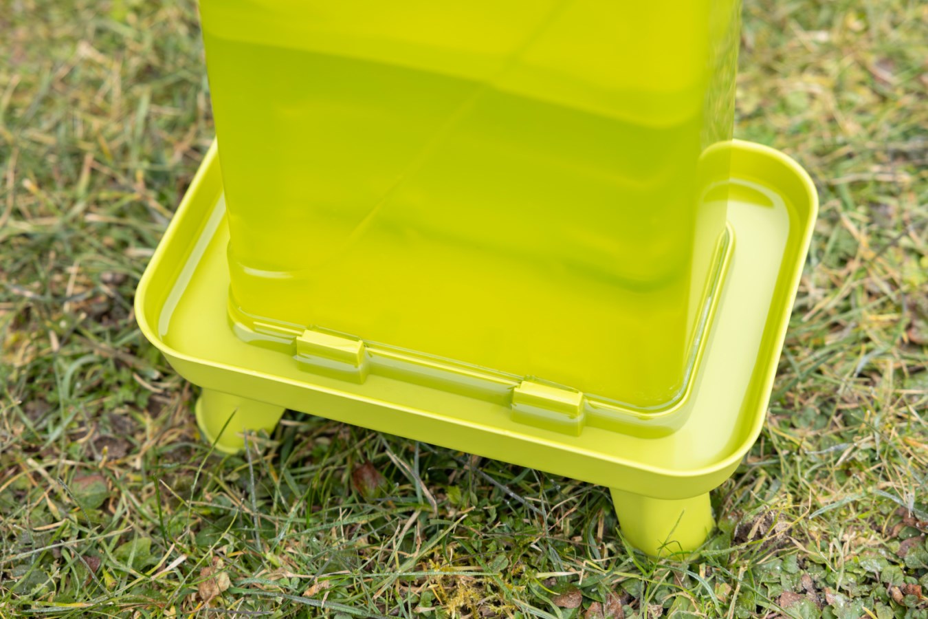 Kerbl Kunststofftränke mit Standfüßen