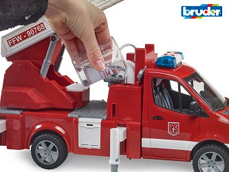 bruder - MB Sprinter Feuerwehr mit Drehleiter, Pumpe und Light & Sound Modul